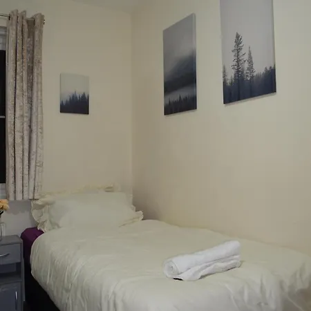 Nice And Cosy Flat In London/Ilford/Barking, United Kingdom Barking  Exterior photo